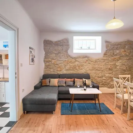 Family Friendly House With A Swimming Pool - 11774 * بولا