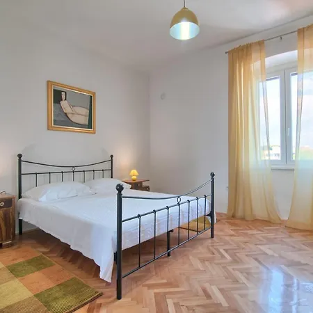Family Friendly House With A Swimming Pool - 11774 بولا